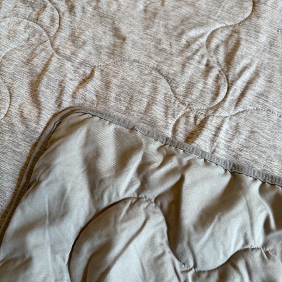 Set of 2 SHARPER IMAGE Cooling Touch Throw Blanket Grey & Blue - Picture 11 of 16